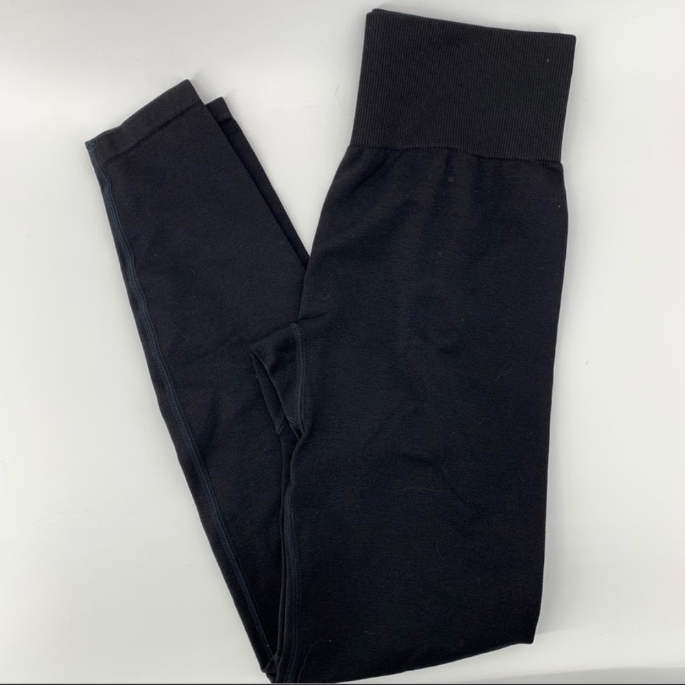 NWT Victoria Secret PINK Medium black seamless leggings!